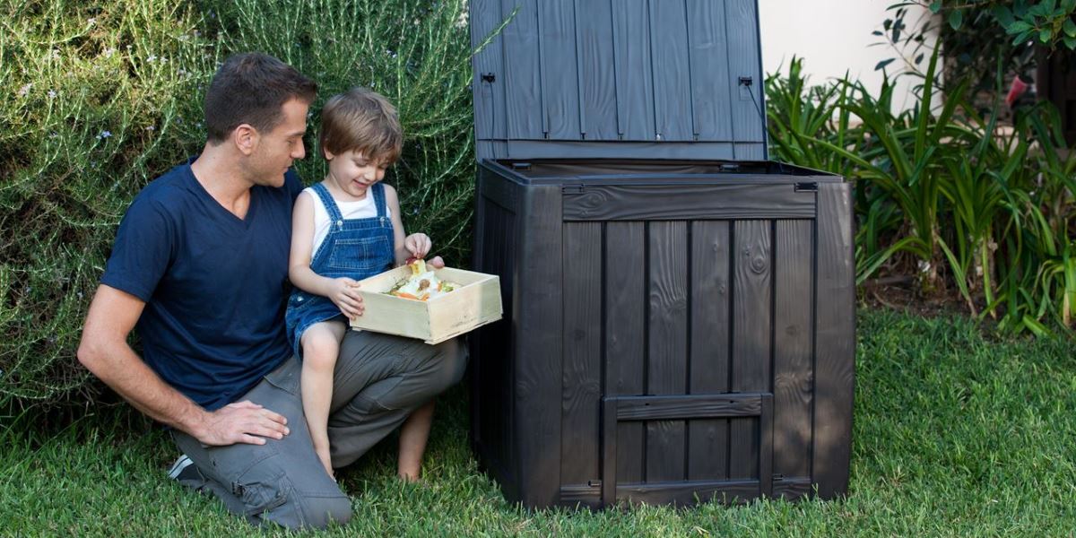 Compostiere, bidoni, secchi